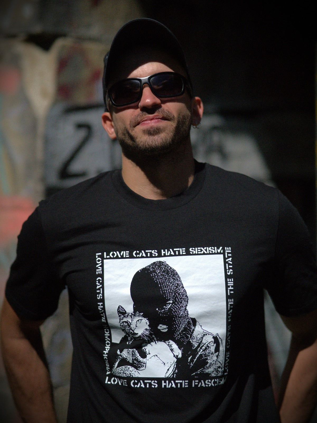 LOVE CATS HATE FASCISM - Unisex